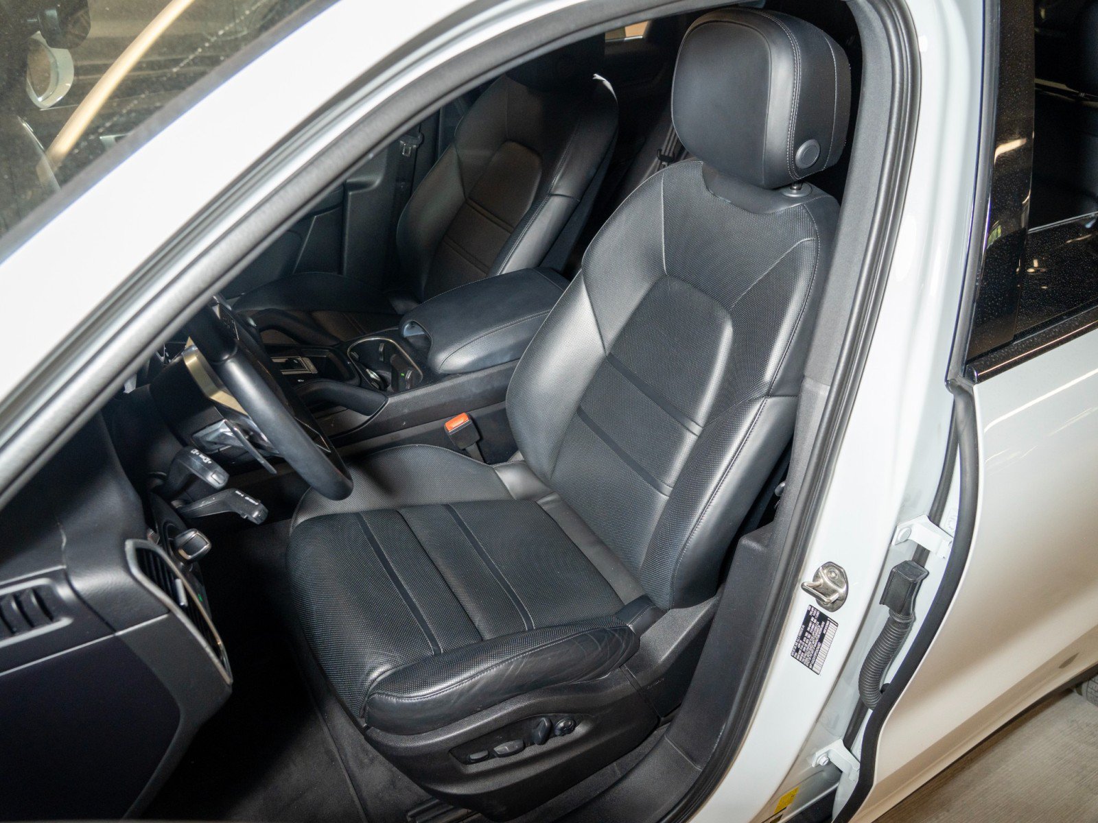 Certified 2023 Porsche Cayenne AWD/4WD image 5