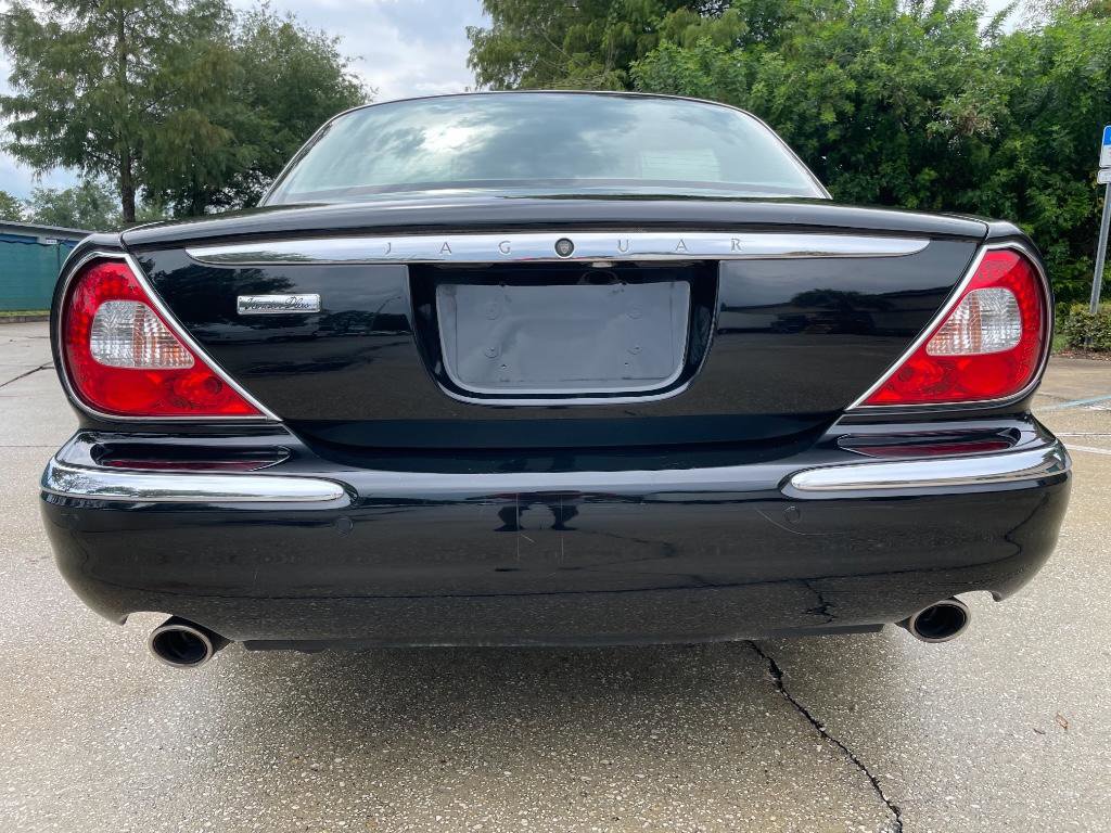 Used 2004 Jaguar XJ8 XJ8 Vanden Plas image 7