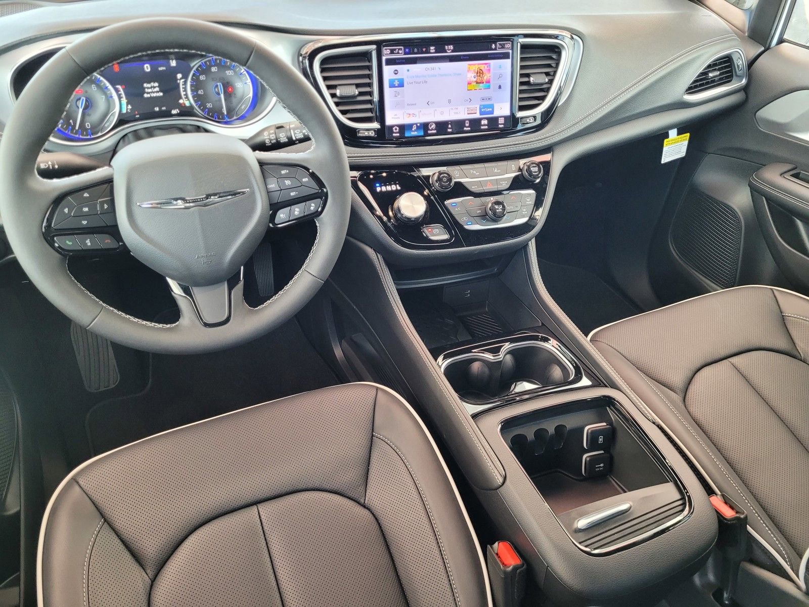 New 2026 Chrysler Pacifica Limited w/ S Appearance Package image 9