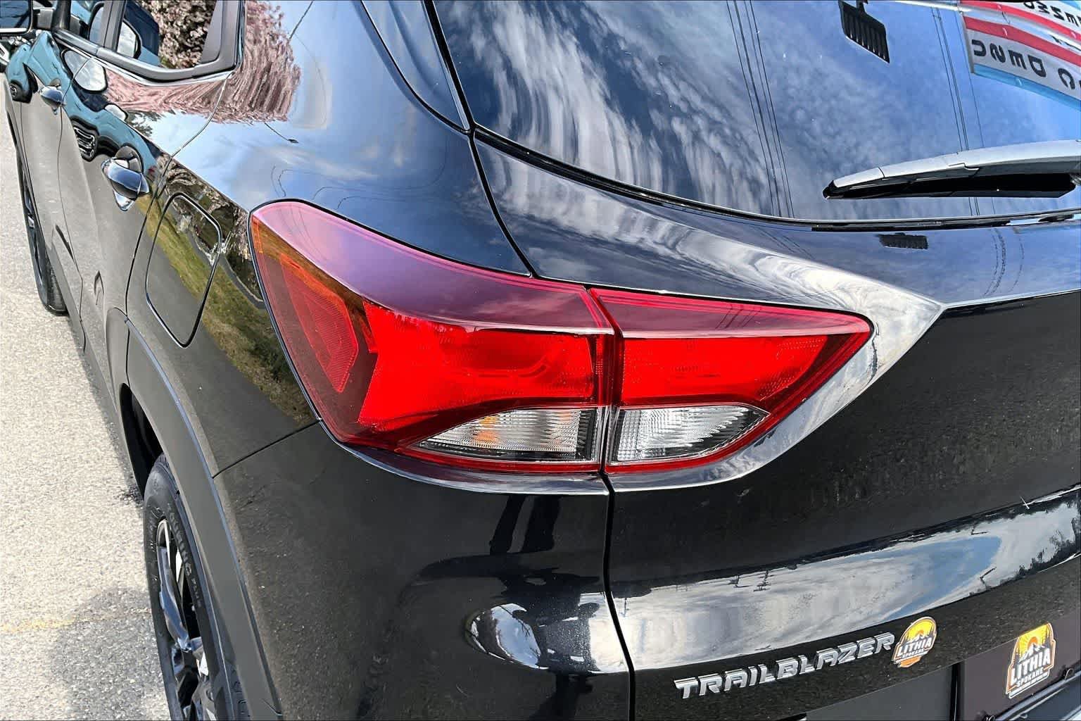 Used 2023 Chevrolet TrailBlazer LT w/ Convenience Package FWD image 32
