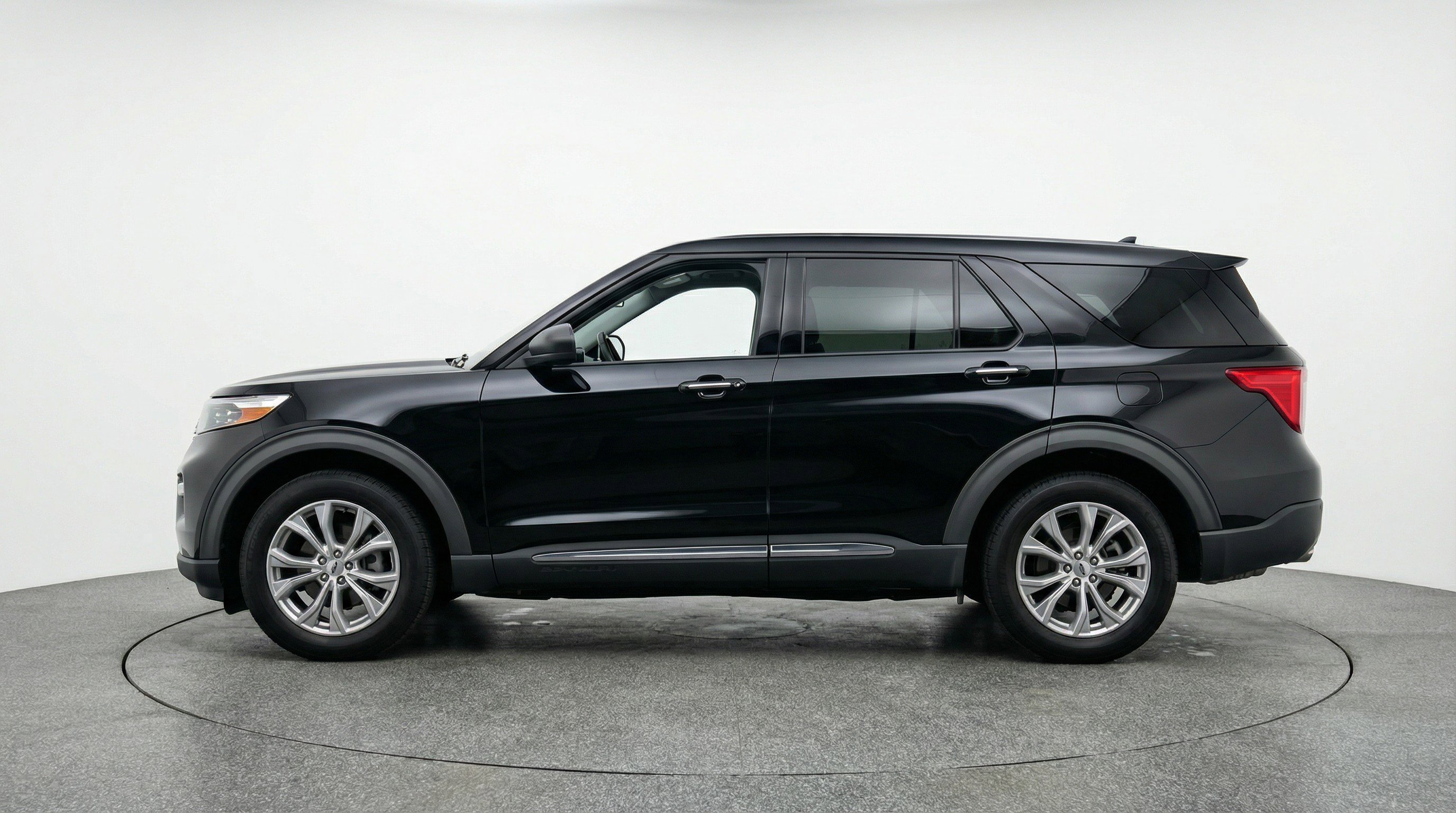 Used 2024 Ford Explorer Limited image 5