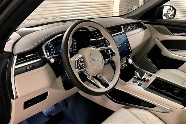 Certified 2025 Jaguar F-PACE R-Dynamic S image 24