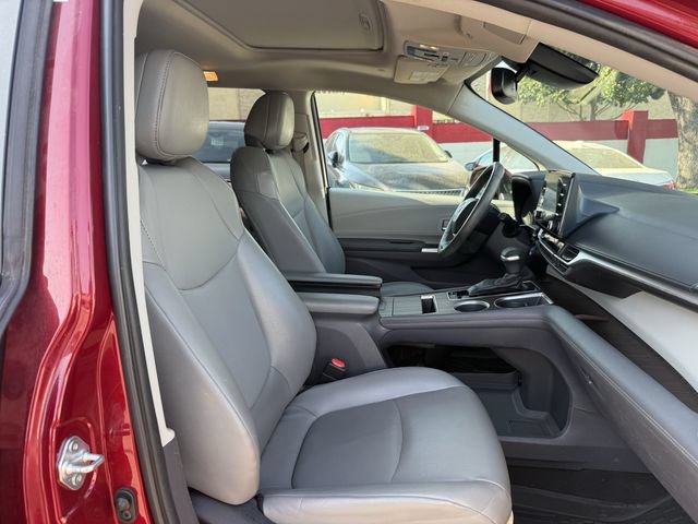 Used 2022 Toyota Sienna XLE FWD image 29