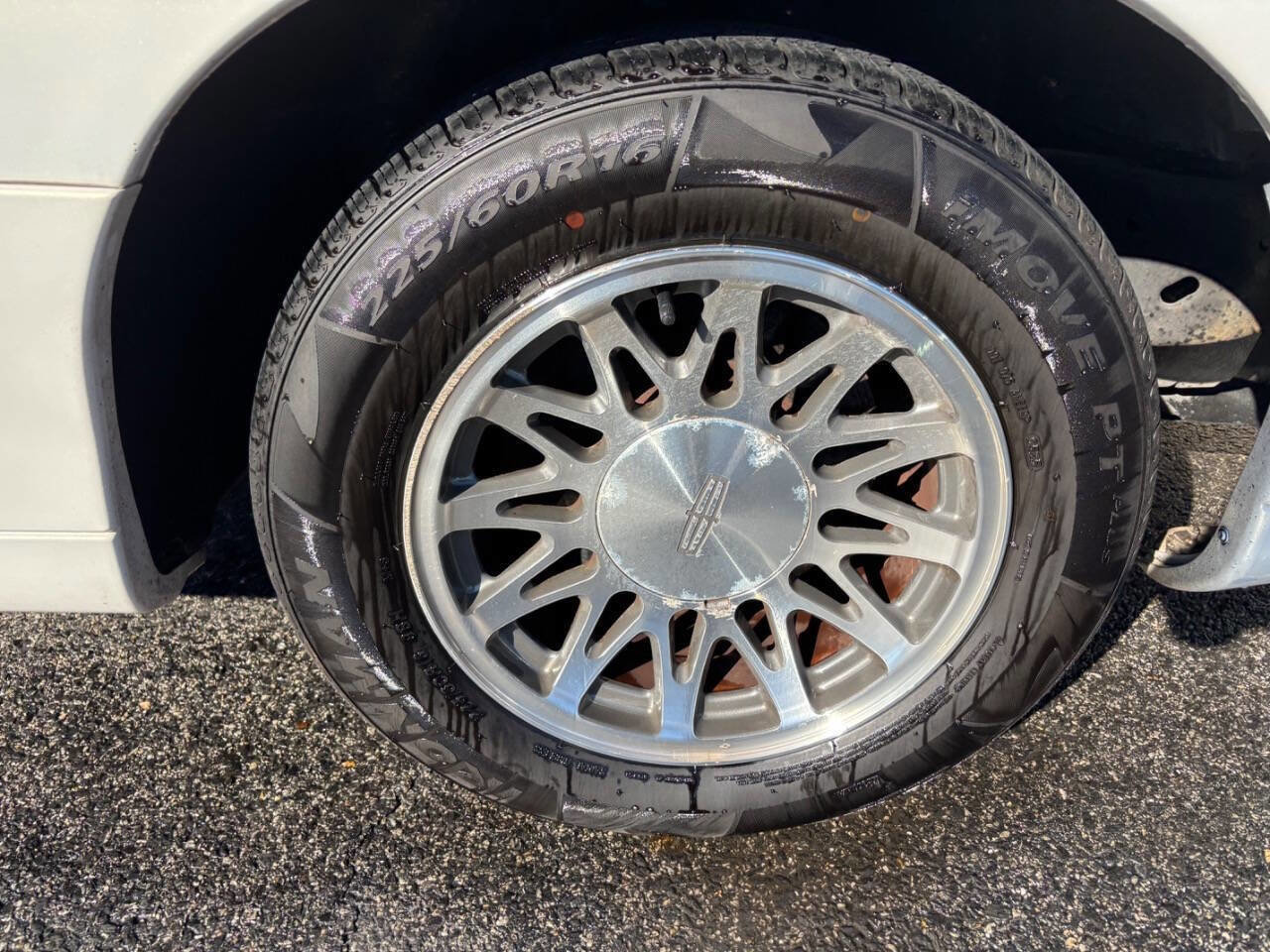 Used 2000 Lincoln Town Car Signature image 11