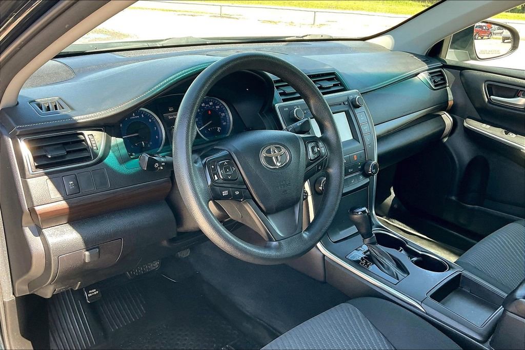 Used 2017 Toyota Camry LE FWD image 14