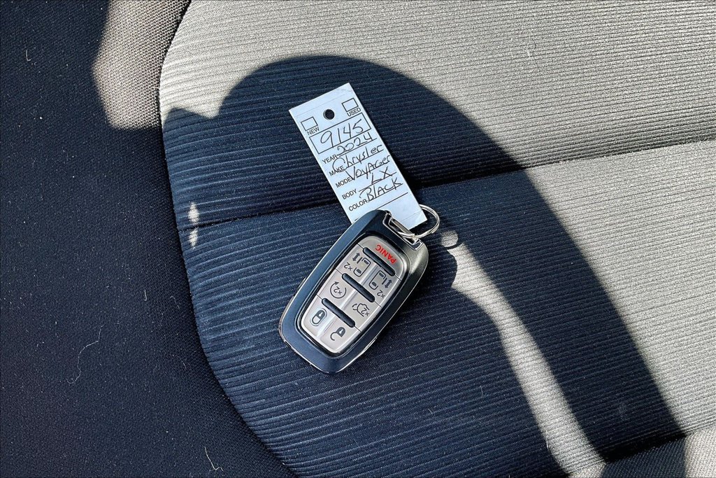 Used 2024 Chrysler Voyager LX FWD image 30