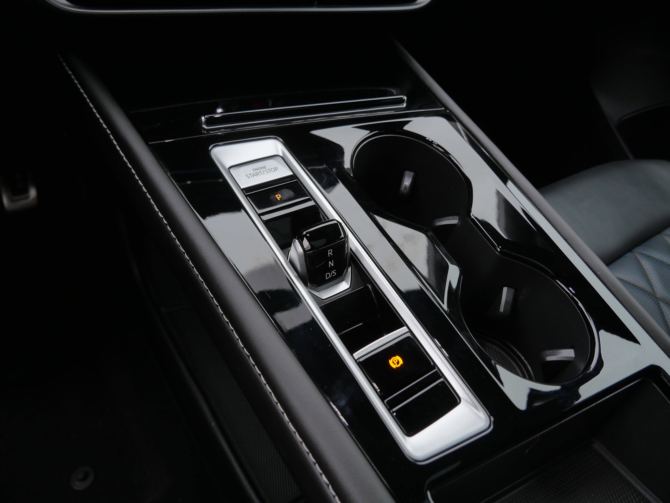 Used 2024 Volkswagen Atlas Cross Sport SEL Premium R-Line image 46