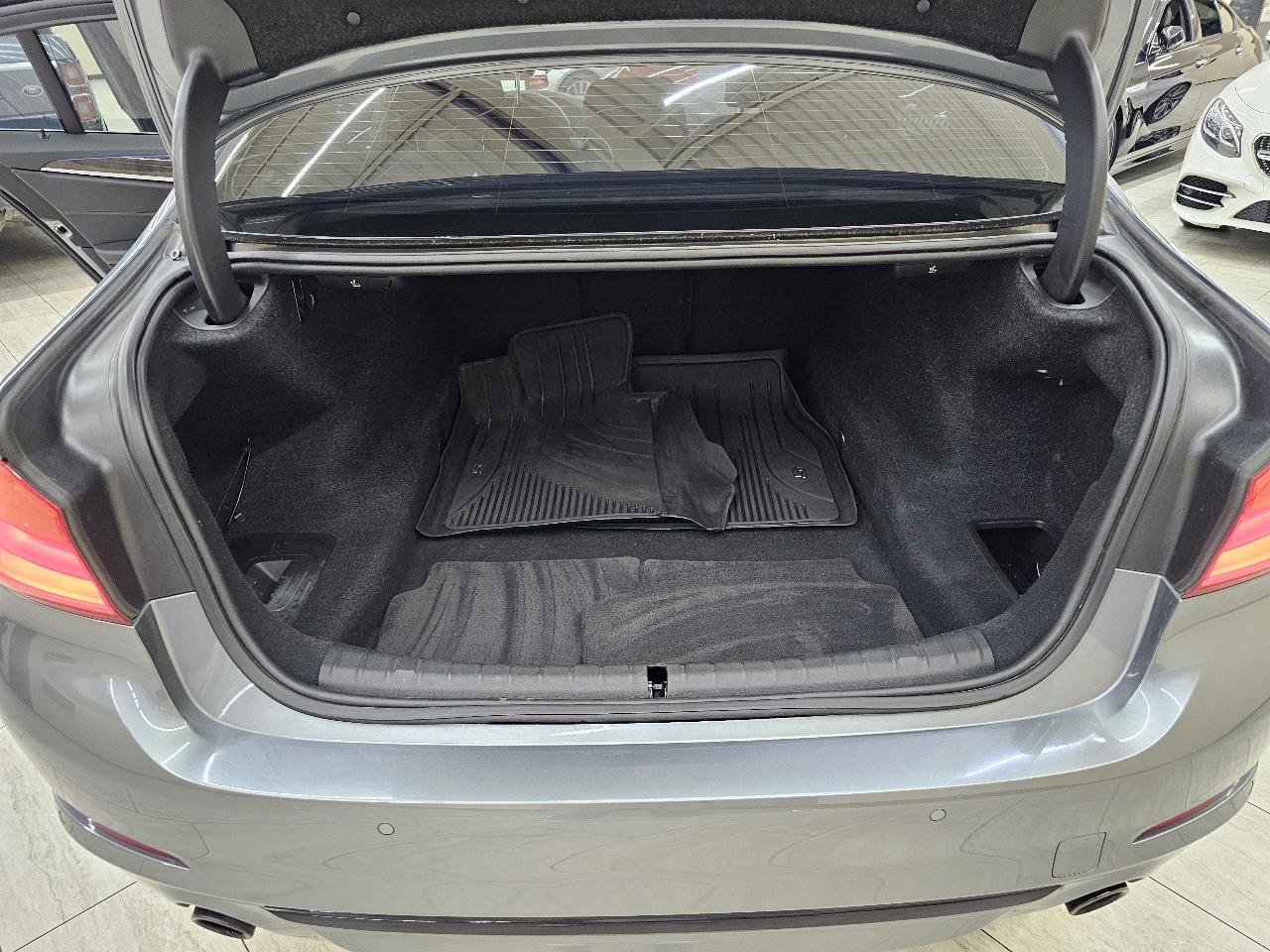 Used 2018 BMW 530i image 13