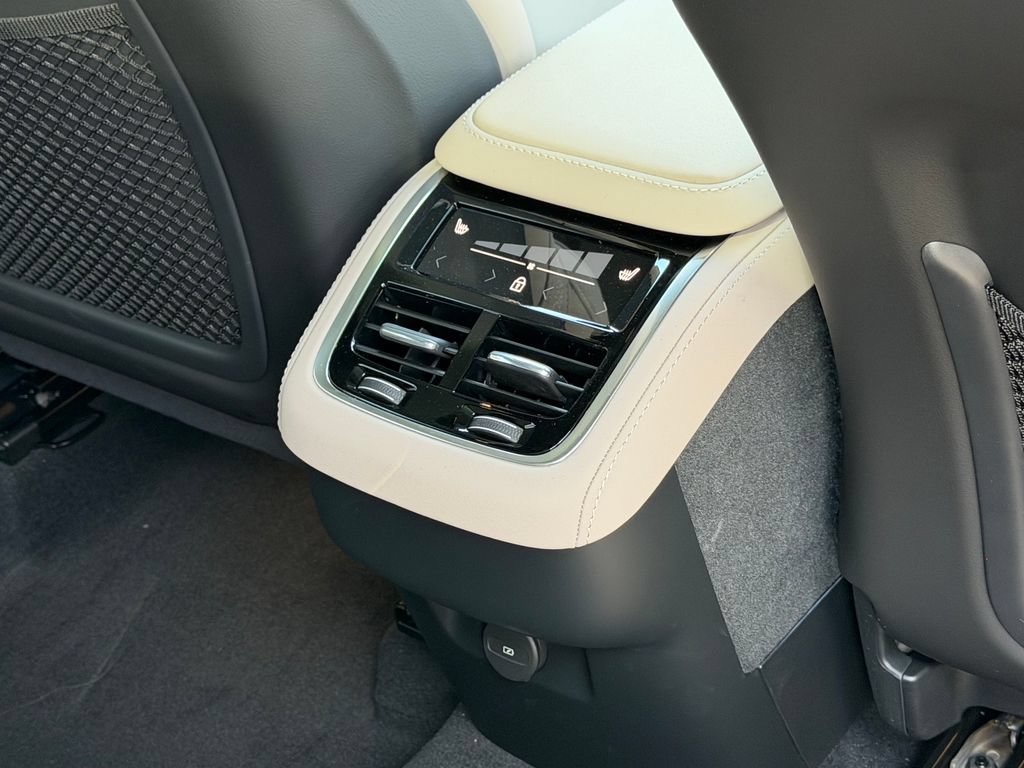 New 2026 Volvo XC90 B6 Plus w/ Protection Package Premier AWD/4WD image 12
