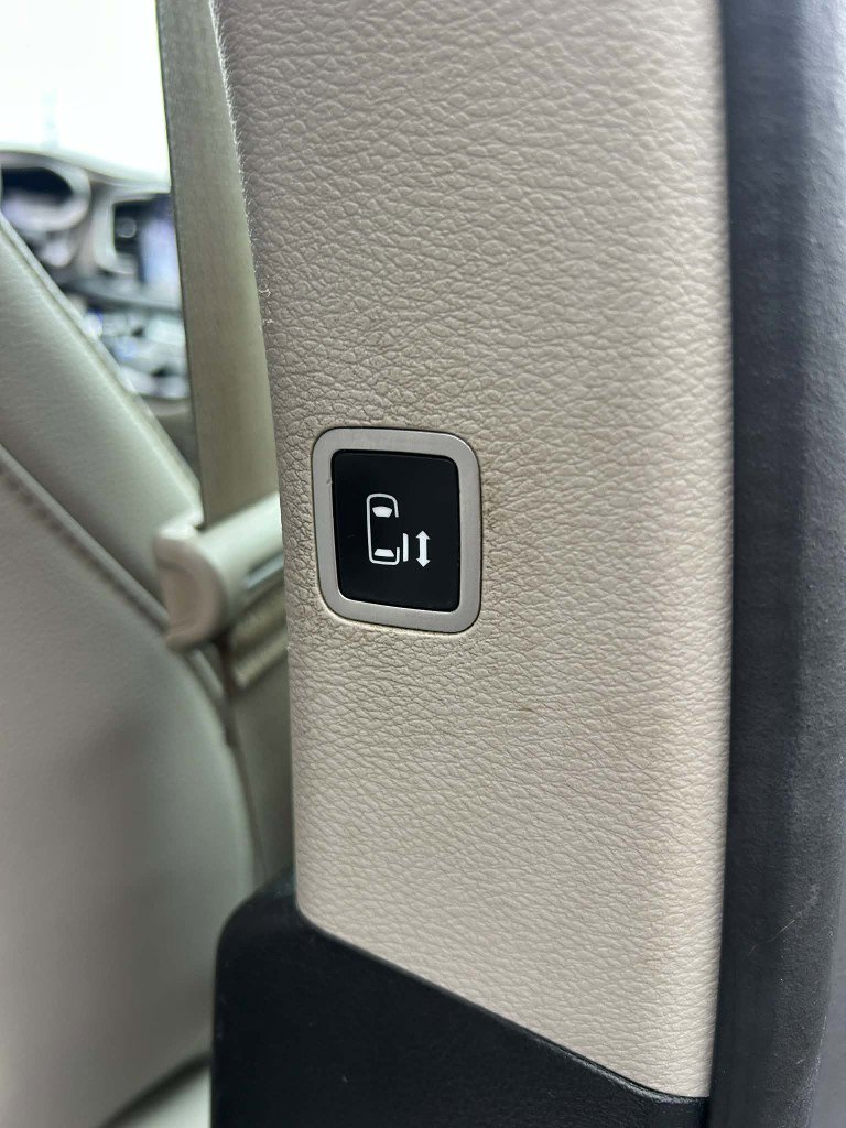 Used 2017 Chrysler Pacifica Touring-L w/ Tire & Wheel Group image 27