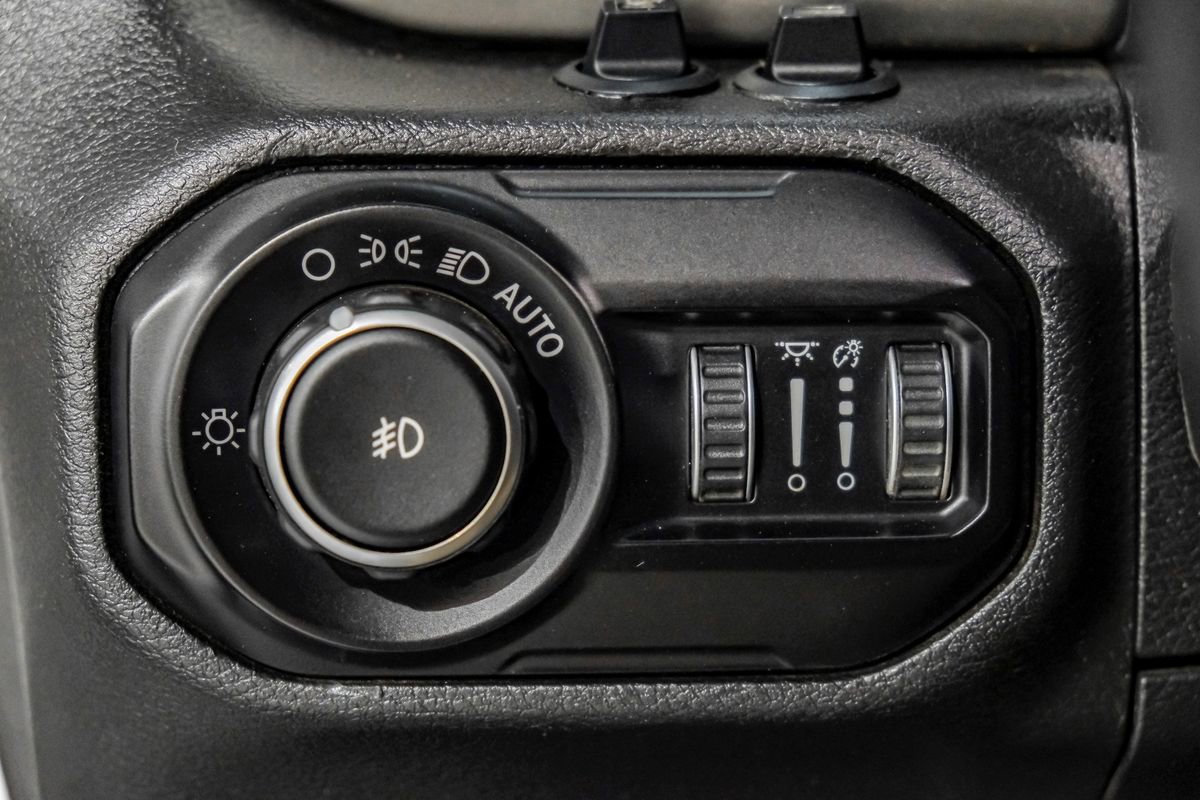 Used 2018 Jeep Wrangler Unlimited Sahara image 27