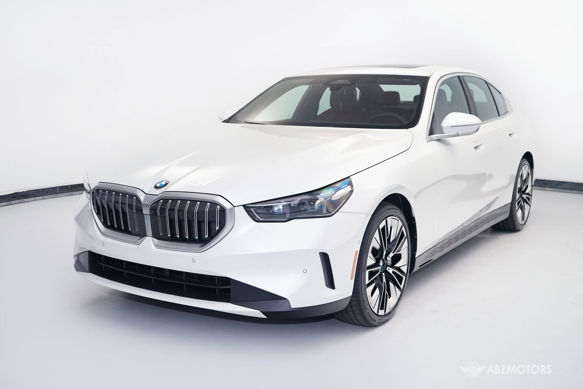 Used 2024 BMW 540i xDrive AWD/4WD image 2