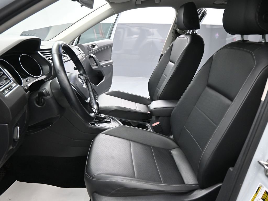 Used 2019 Volkswagen Tiguan SE w/ Panoramic Sunroof Package image 10