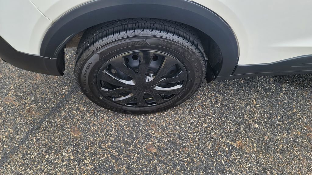 Used 2020 Nissan Kicks S image 13