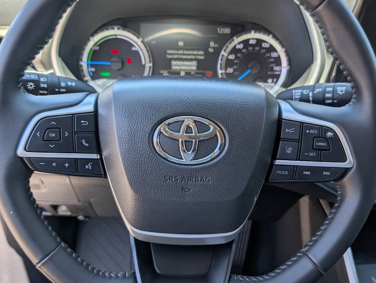 Used 2025 Toyota Highlander XLE image 19