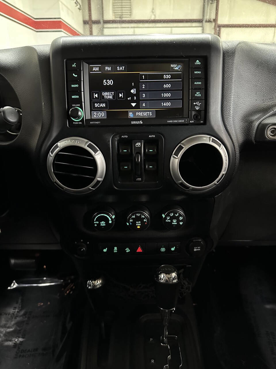 Used 2015 Jeep Wrangler Unlimited Sahara w/ Connectivity Group image 27