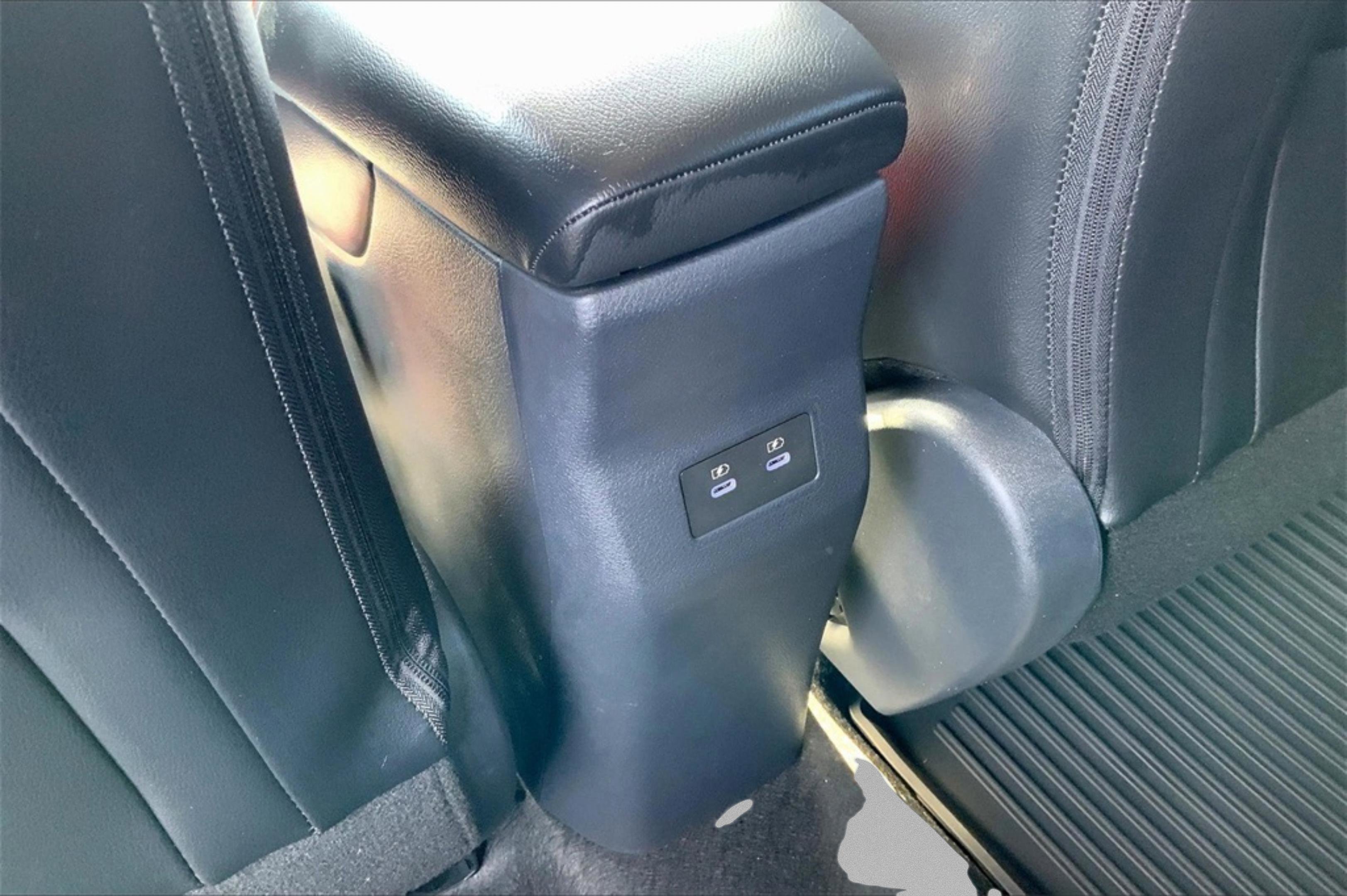 New 2025 Nissan Kicks SR image 15