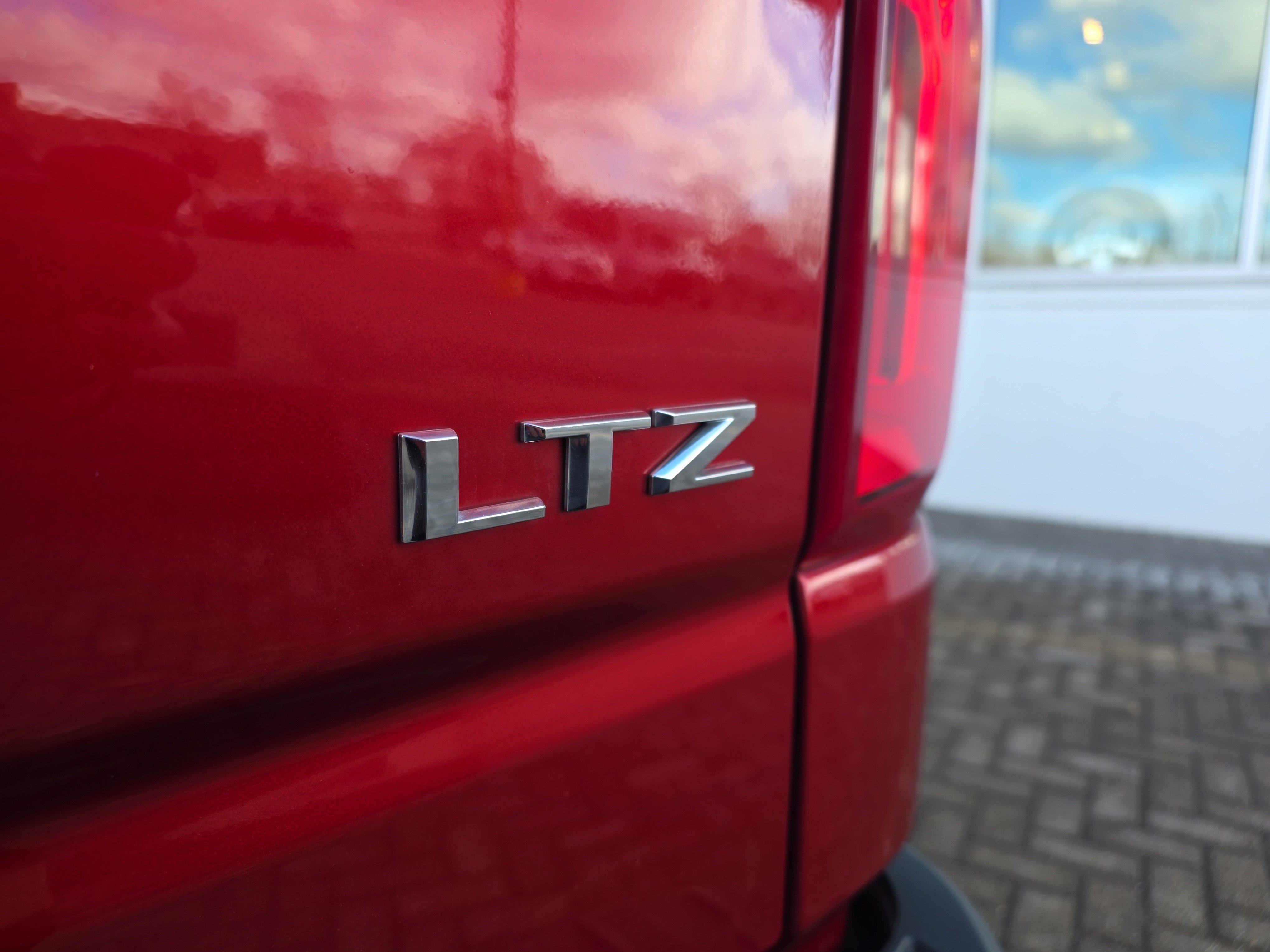 Used 2025 Chevrolet Silverado 1500 LTZ image 12