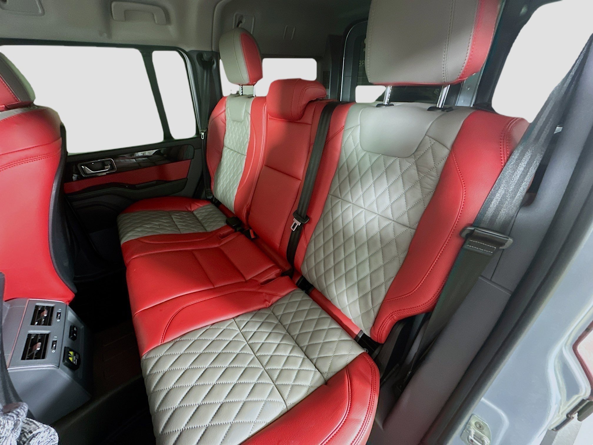 New 2025 INEOS Grenadier Station Wagon AWD/4WD image 37