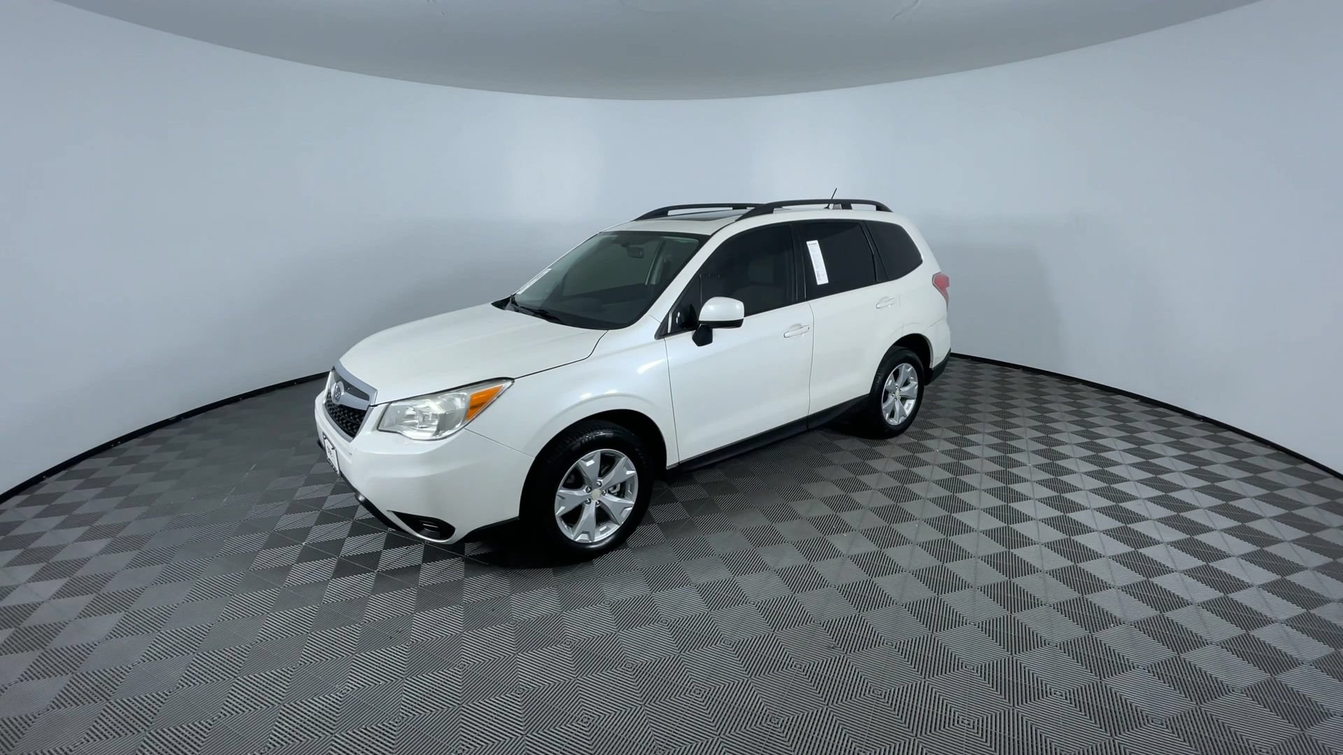 Used 2015 Subaru Forester 2.5i Premium w/ All-Weather Package AWD/4WD image 4