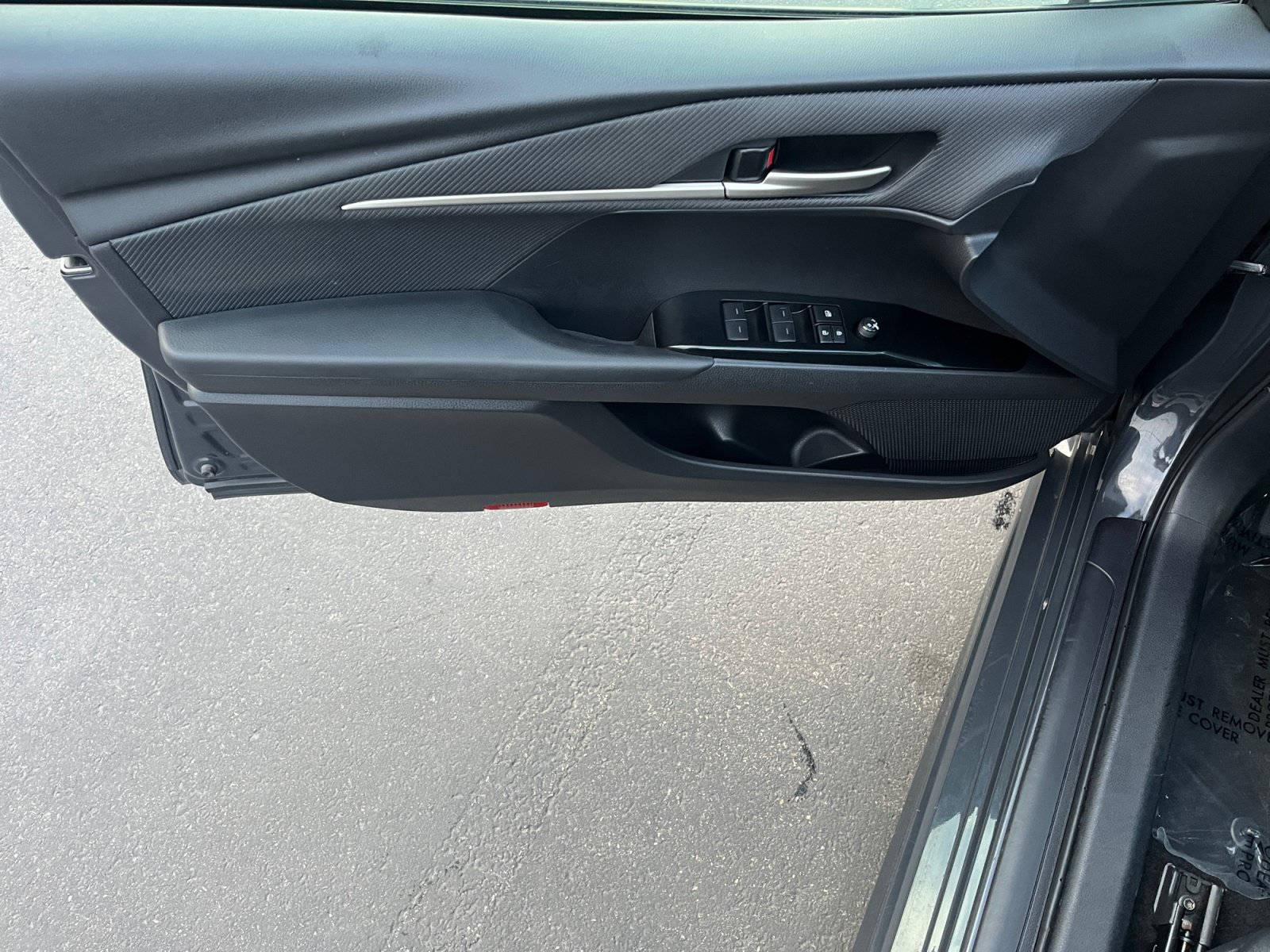 Used 2025 Toyota Camry SE FWD image 9