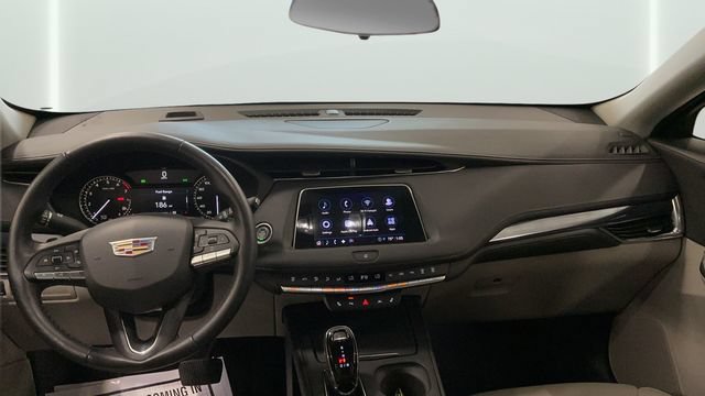 Used 2023 Cadillac XT4 Luxury w/ Cold Weather Package AWD/4WD image 11