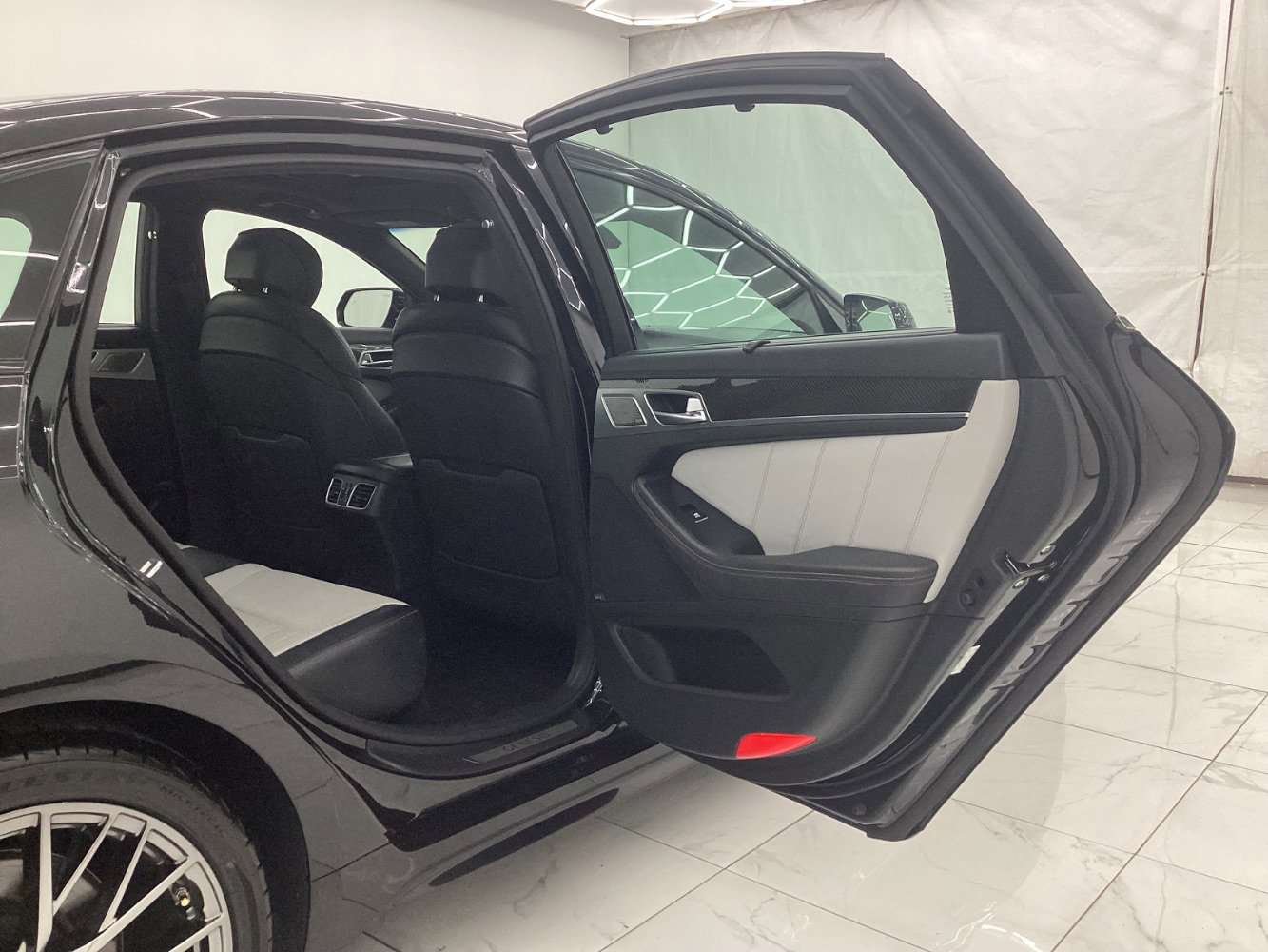 Used 2018 Genesis G80 3.3T Sport image 23