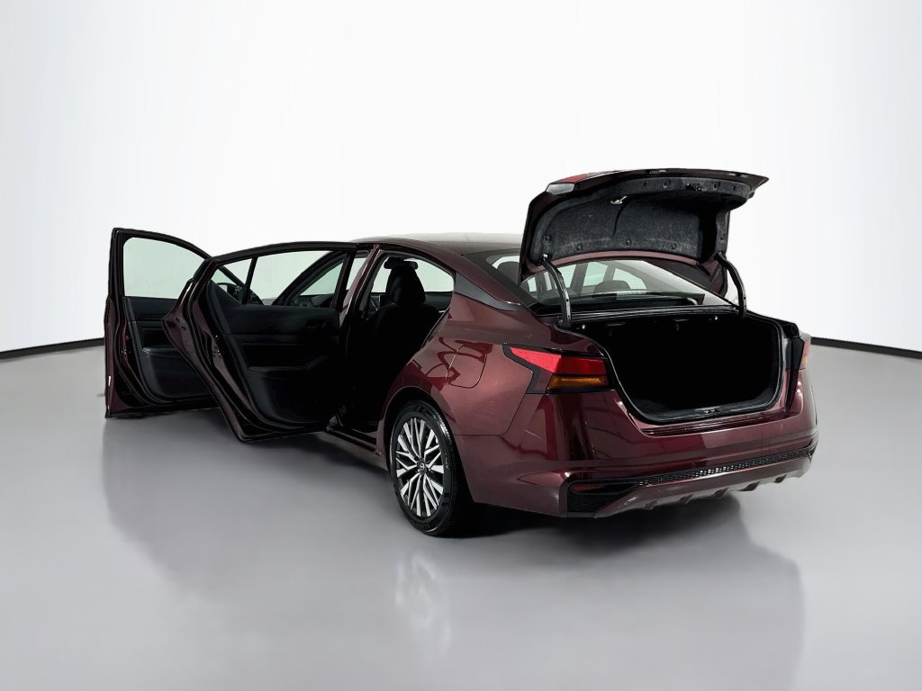 Used 2025 Nissan Altima 2.5 SV FWD image 23