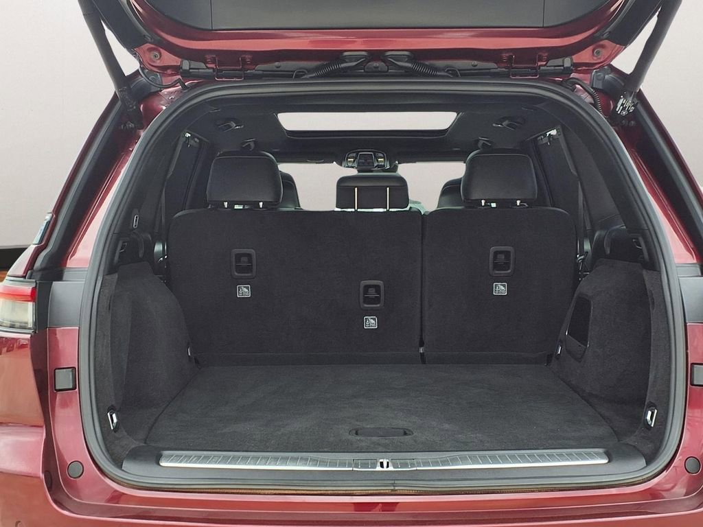 Used 2022 Jeep Grand Cherokee Overland w/ Advanced Protech Group III image 12