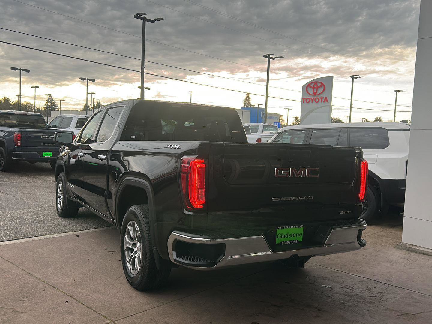 Used 2024 GMC Sierra 1500 SLT image 7