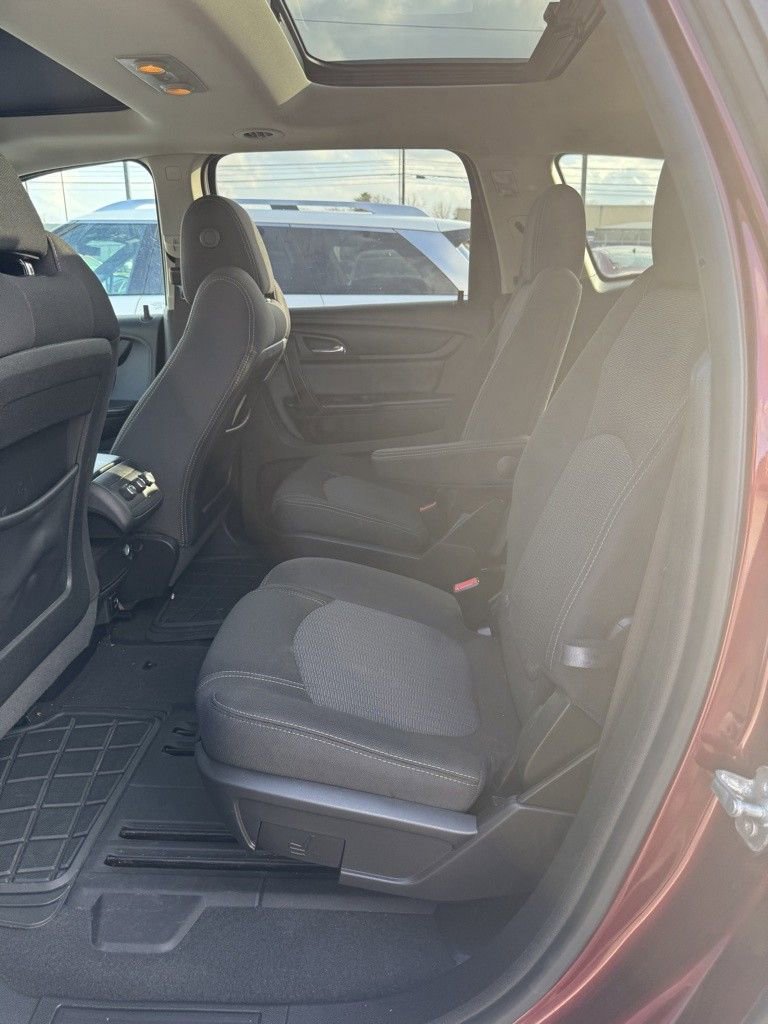 Used 2017 Chevrolet Traverse LT w/ Style and Technology Package image 6