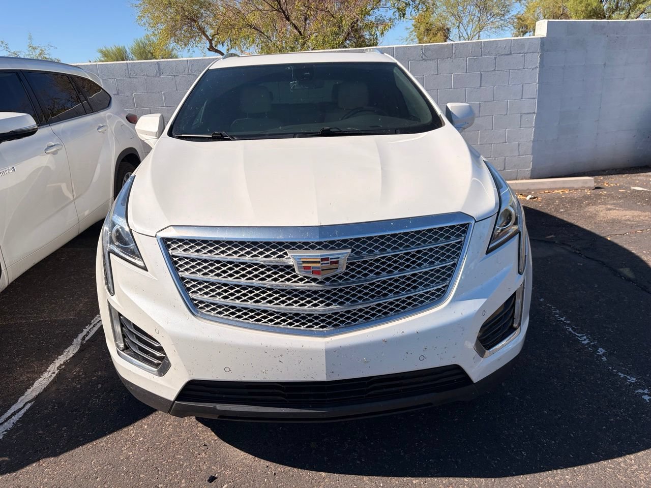 Used 2019 Cadillac XT5 Luxury w/ LPO, Radiant Package FWD image 3