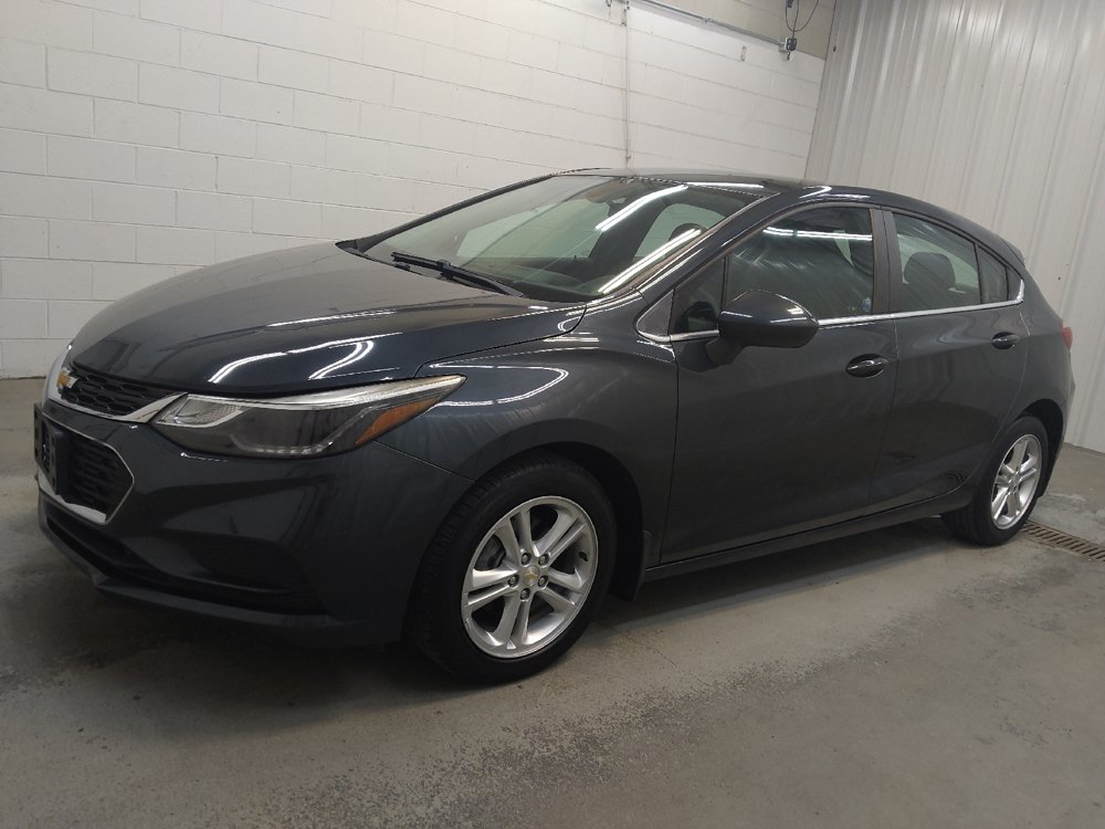 Used 2018 Chevrolet Cruze LT FWD image 2