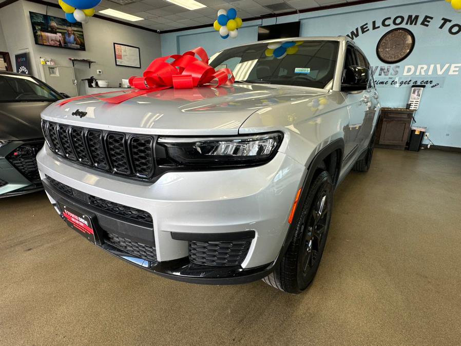 Used 2024 Jeep Grand Cherokee L Laredo image 5