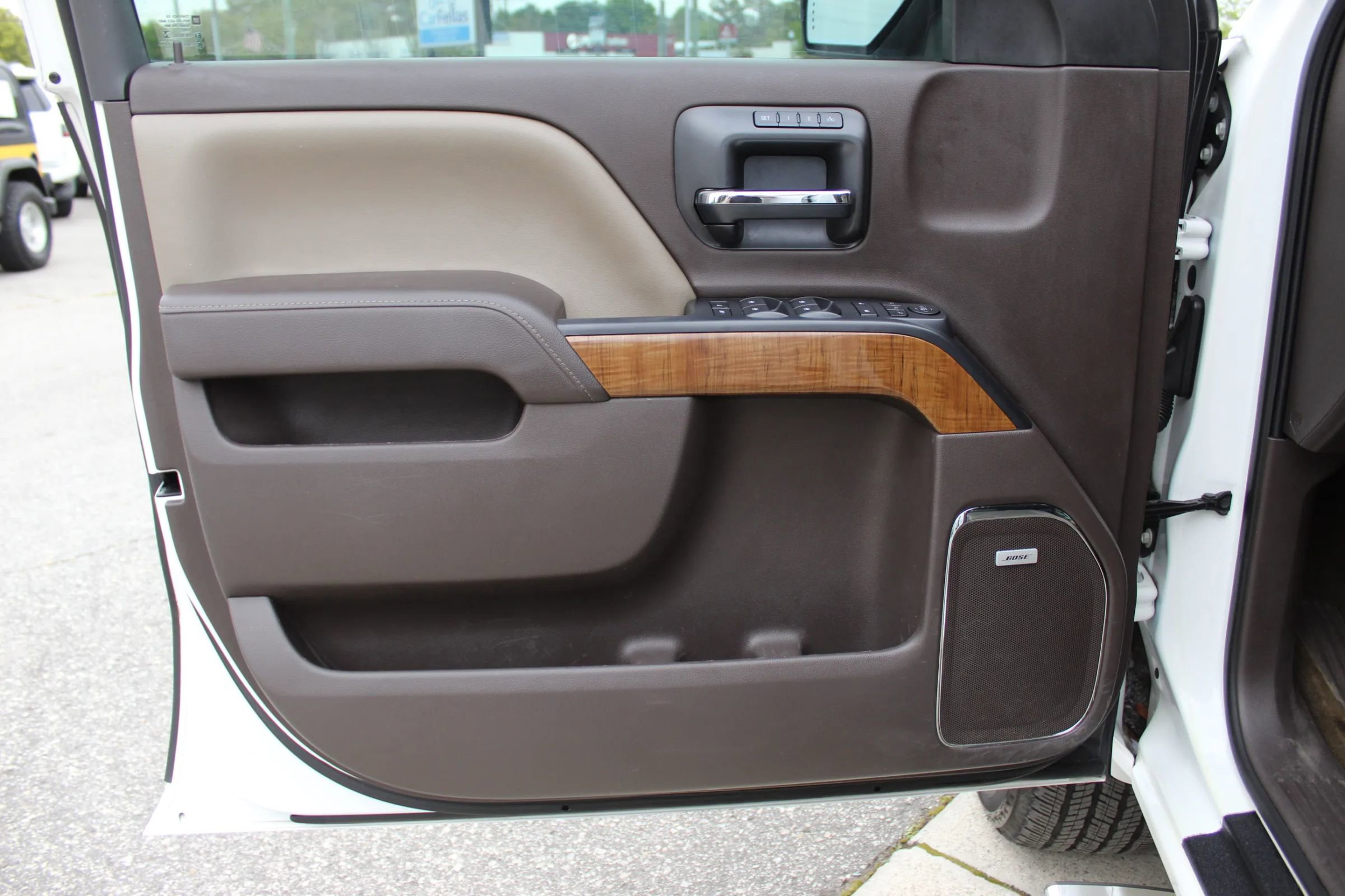 Used 2015 GMC Sierra 1500 SLT w/ SLT Crew Cab Value Package image 11