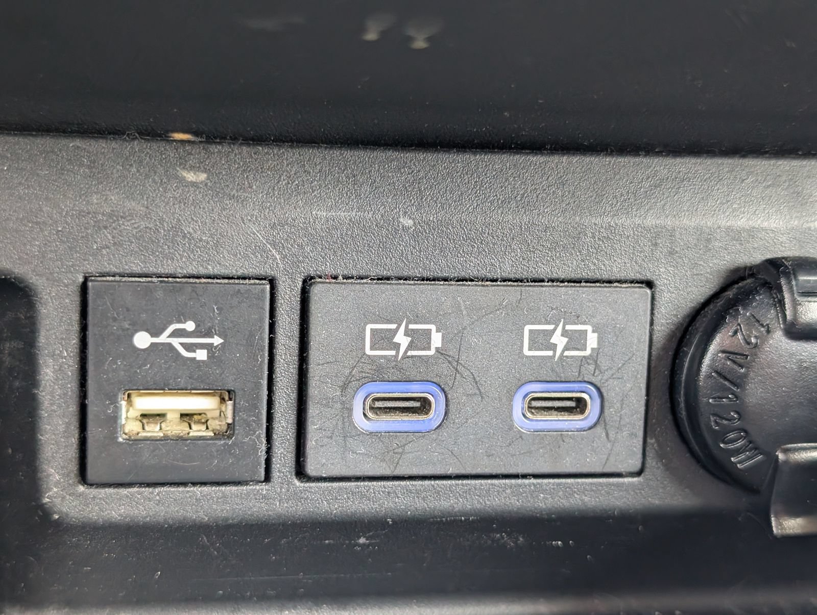 Used 2022 Toyota Highlander XLE FWD image 13
