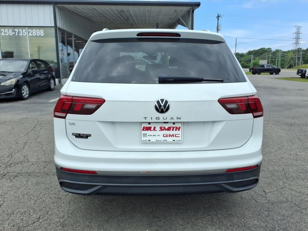 Used 2022 Volkswagen Tiguan SE w/ Panoramic Sunroof Package FWD image 6