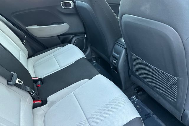 Used 2025 Hyundai Venue SEL FWD image 18