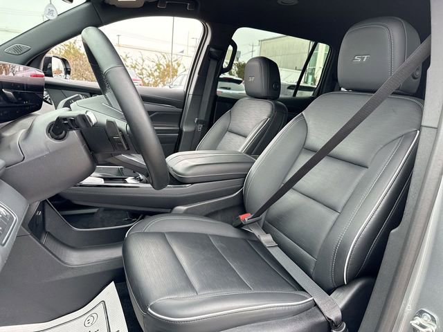 Used 2025 Buick Enclave Sport Touring image 11