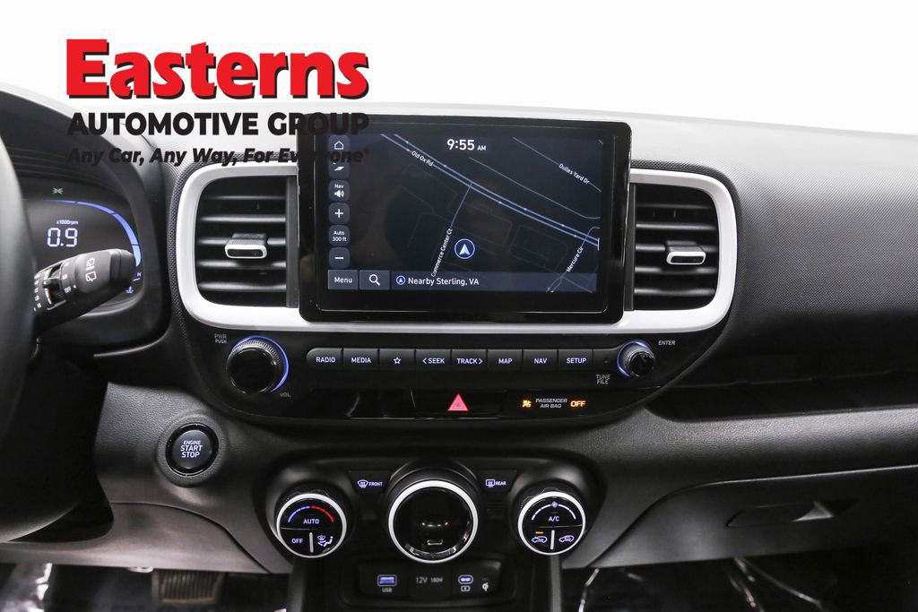 Used 2023 Hyundai Venue Limited image 12