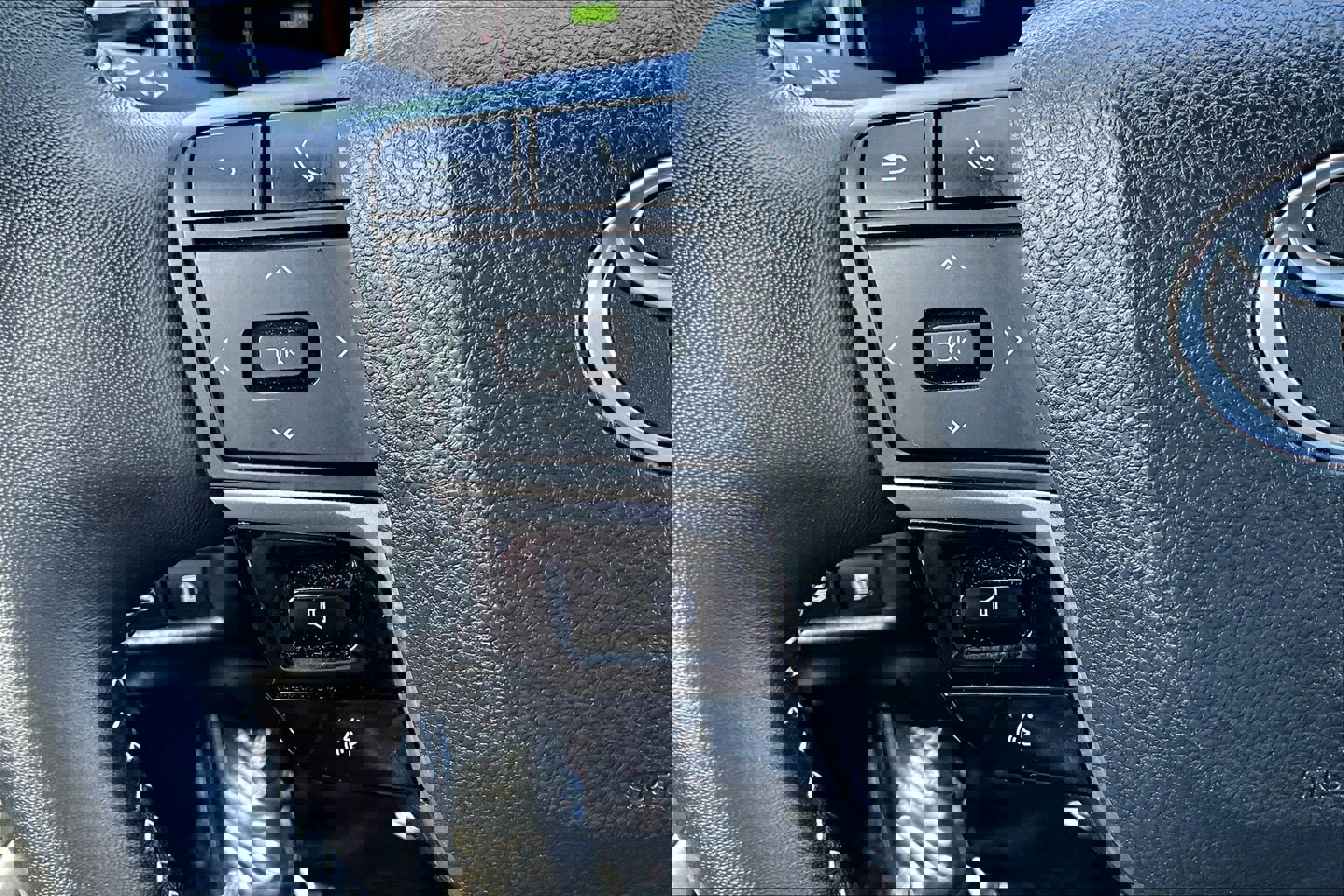 Used 2025 Toyota Camry SE image 17