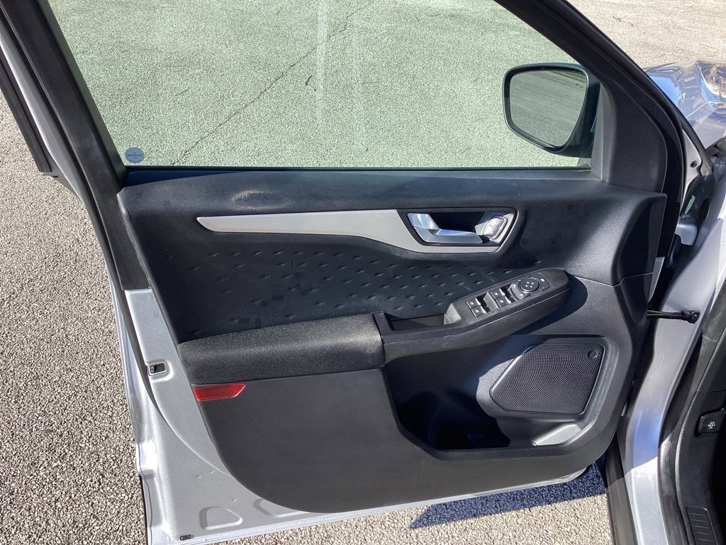 Used 2020 Ford Escape SE image 21