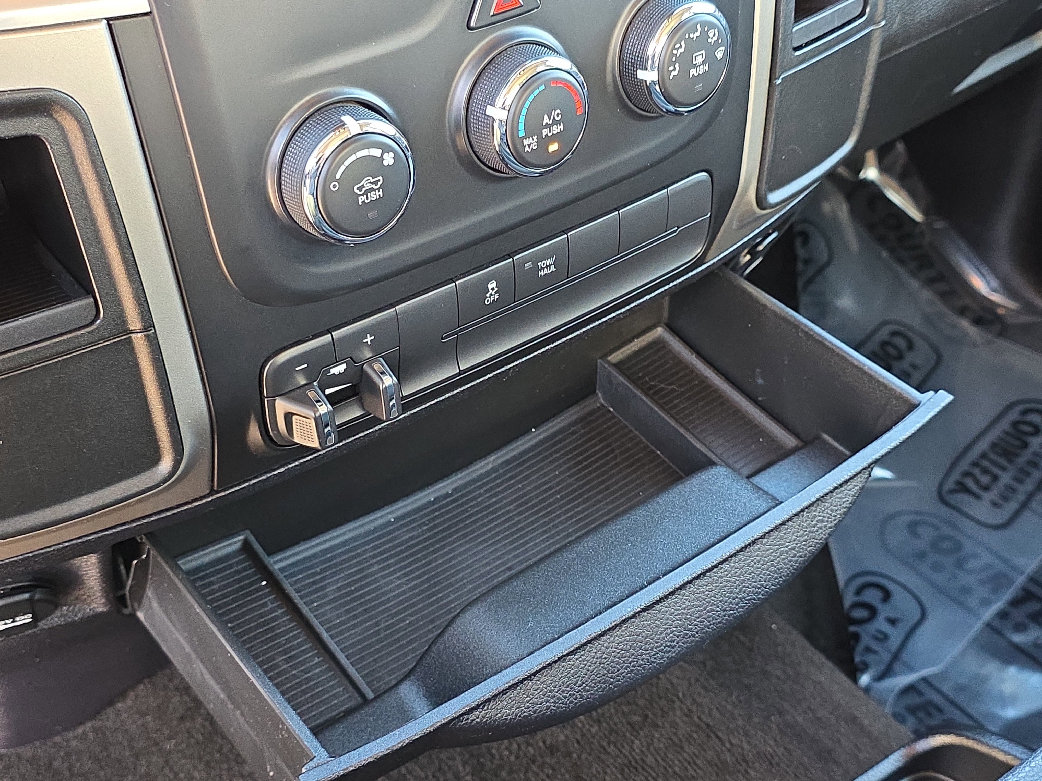 Used 2015 RAM 2500 SLT image 33