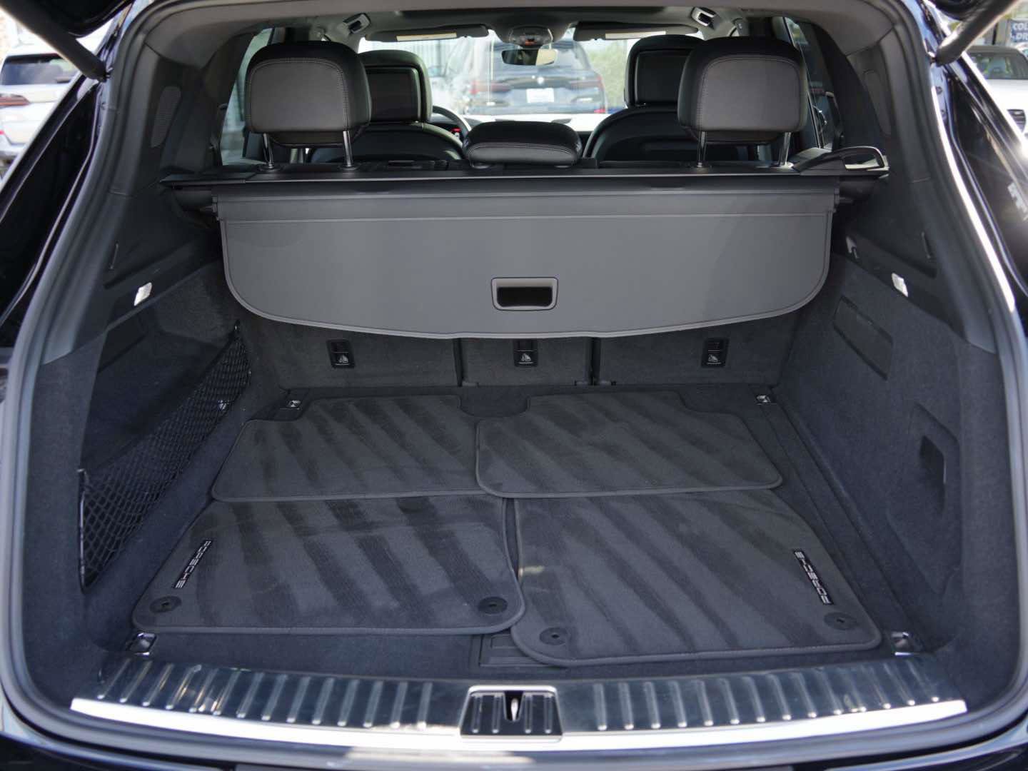 Used 2024 Porsche Cayenne image 5