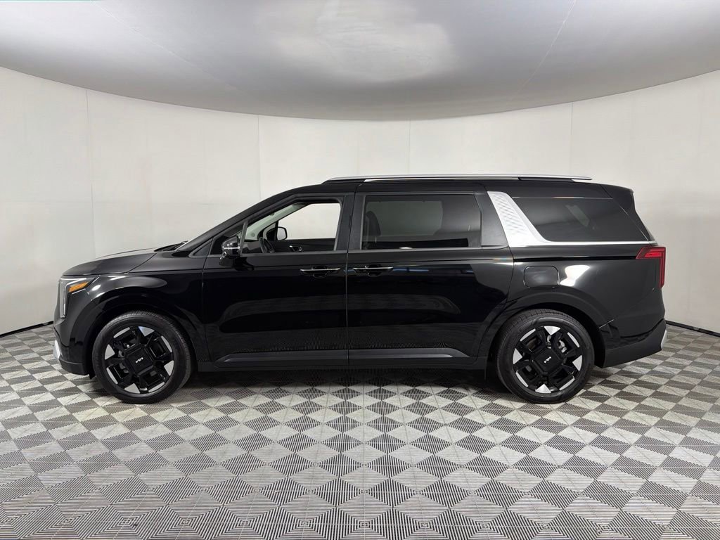 Used 2025 Kia Carnival EX FWD image 9