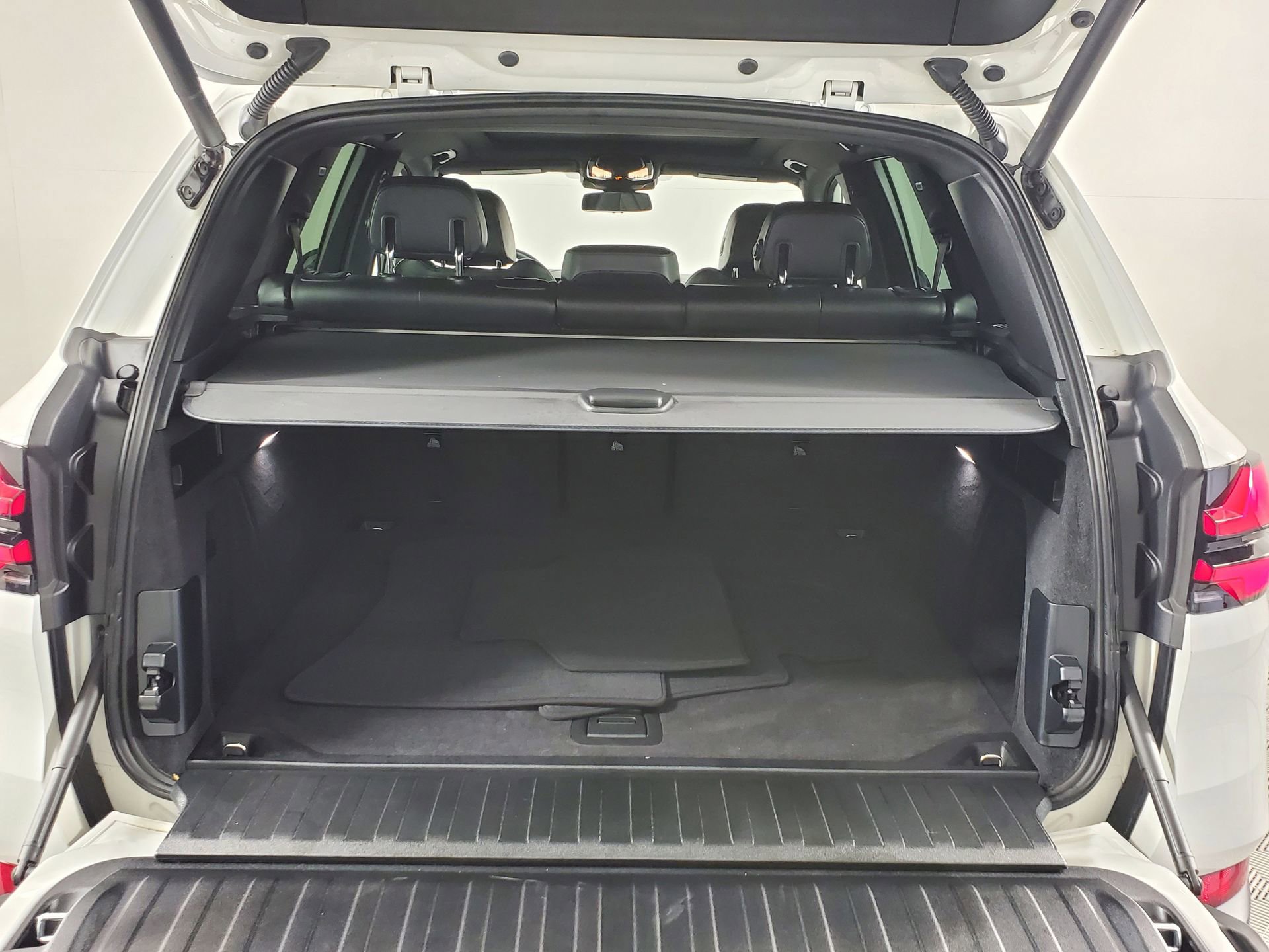 Used 2025 BMW X5 xDrive40i w/ Parking Assistance Package image 23
