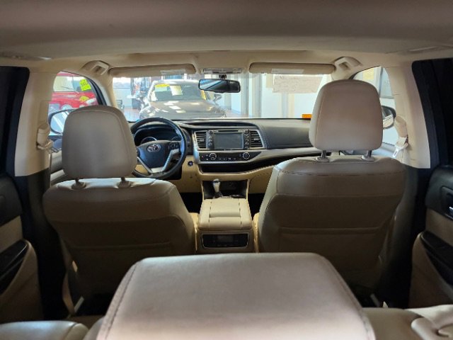 Used 2016 Toyota Highlander XLE image 14