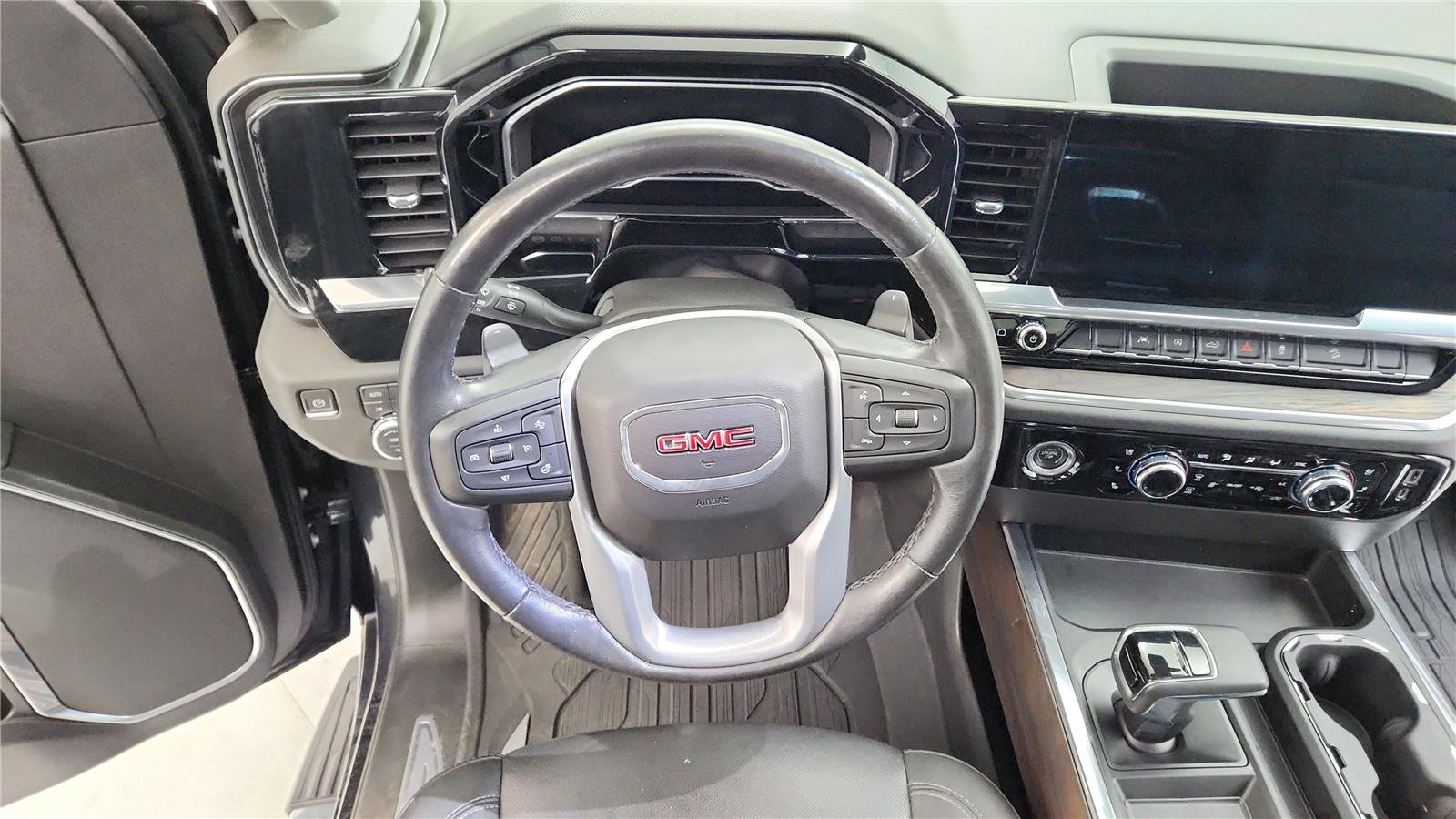 Used 2022 GMC Sierra 1500 SLT w/ SLT Convenience Package AWD/4WD image 17