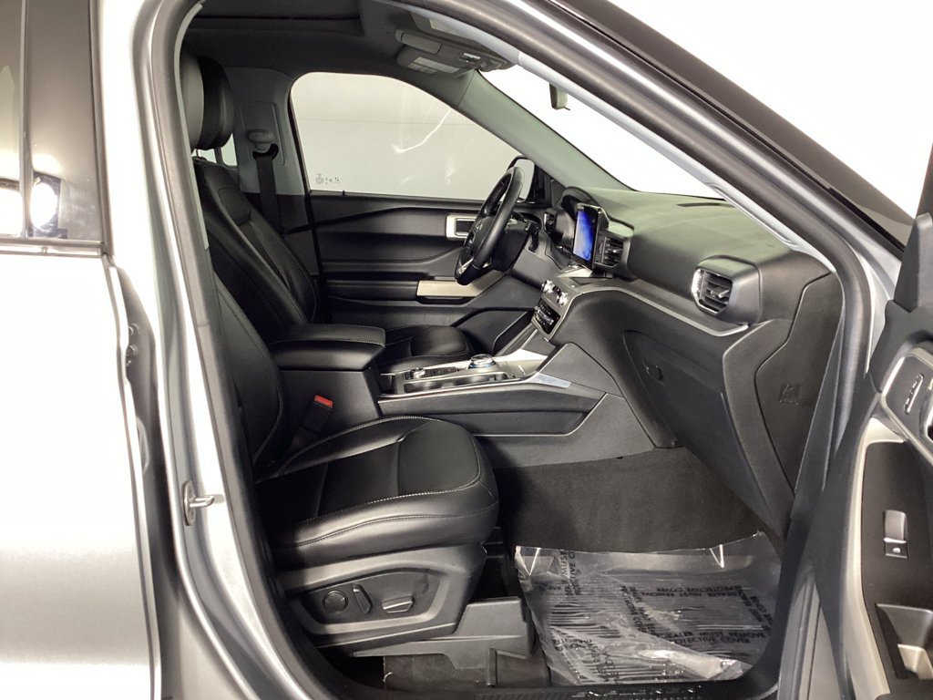 Used 2022 Ford Explorer XLT w/ Equipment Group 202A AWD/4WD image 10