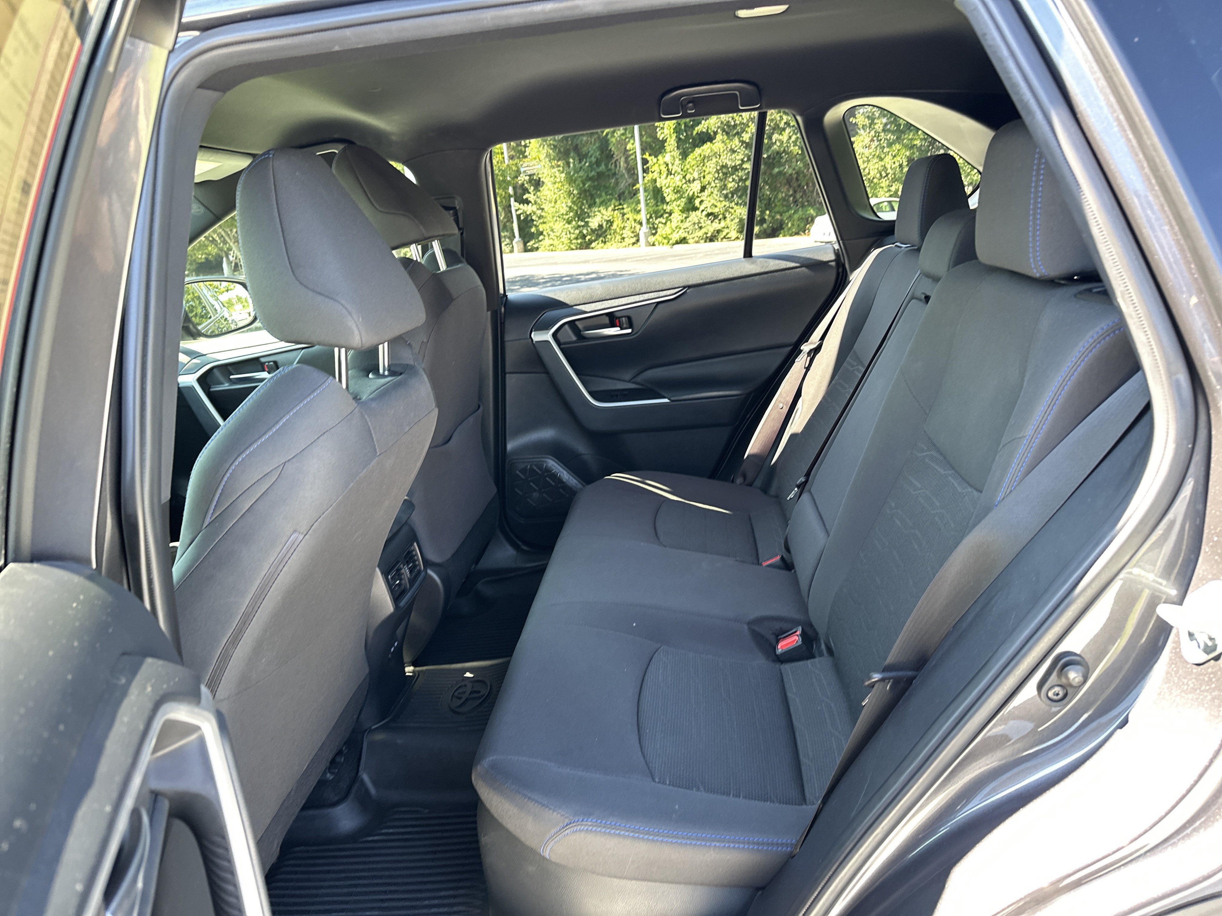 Used 2022 Toyota RAV4 SE w/ SE Grade Weather Package AWD/4WD image 31